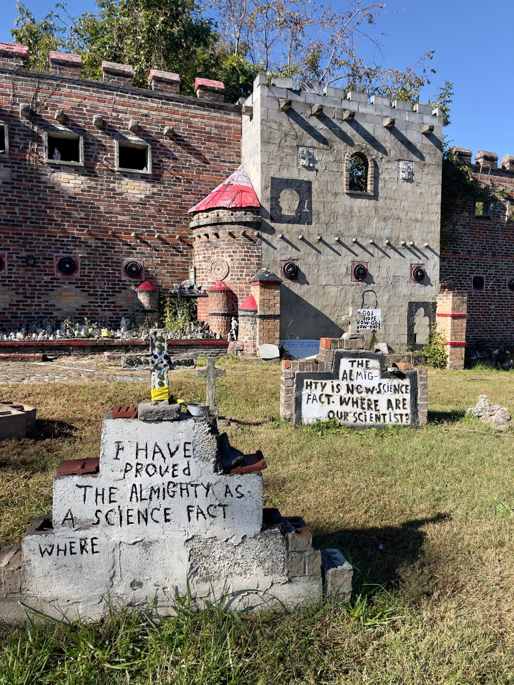Greenback castle & Pet cemetery in palmyra,&nbsp;TN