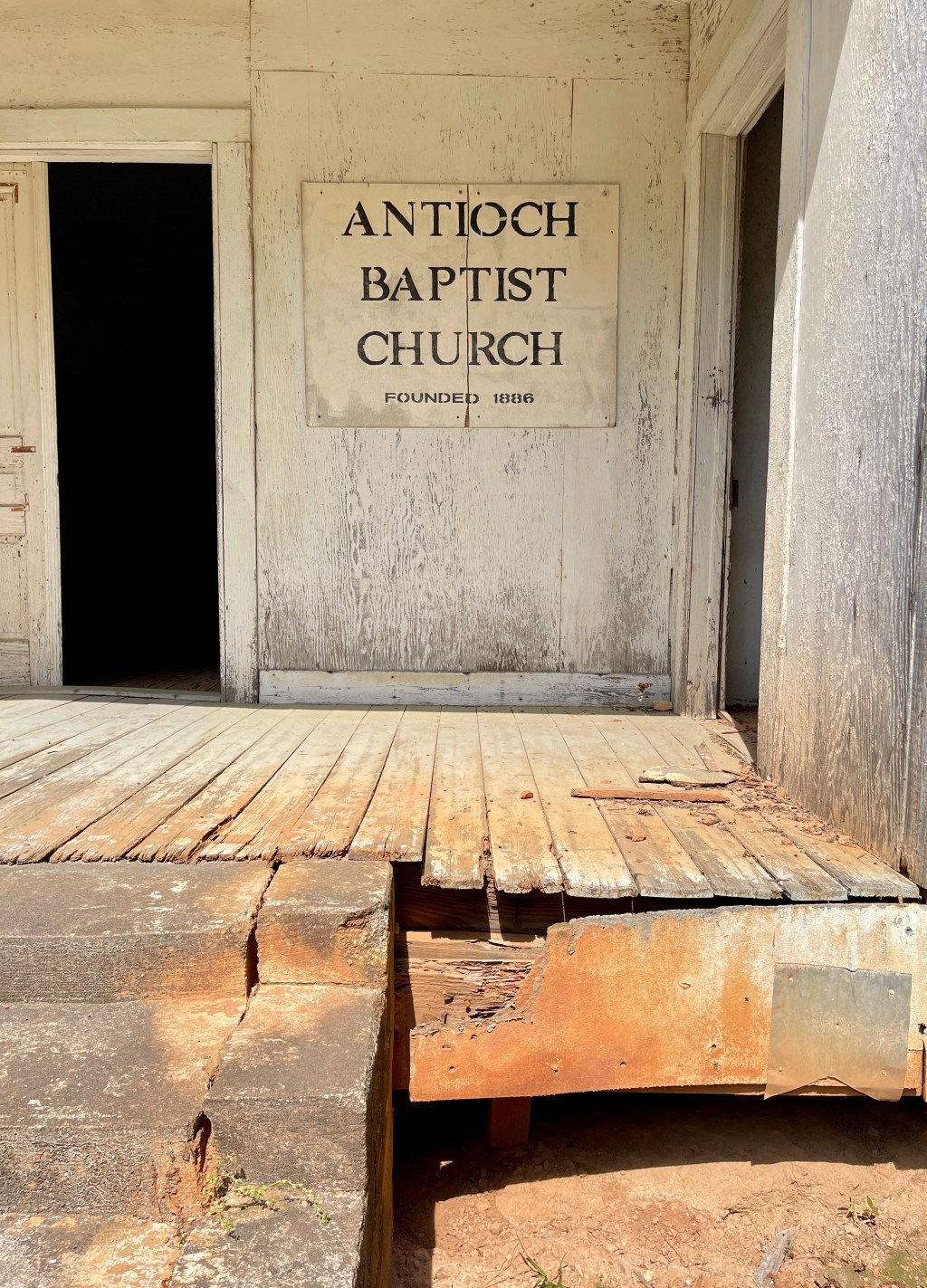 See It Before It’s Gone: Antioch Baptist Church & Cemetery Near Crawfordville, GA
